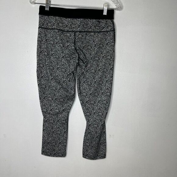 Nike Dri-Fit Black White Leopard Print Crop Running Leggings M Pants - Picture 8 of 11